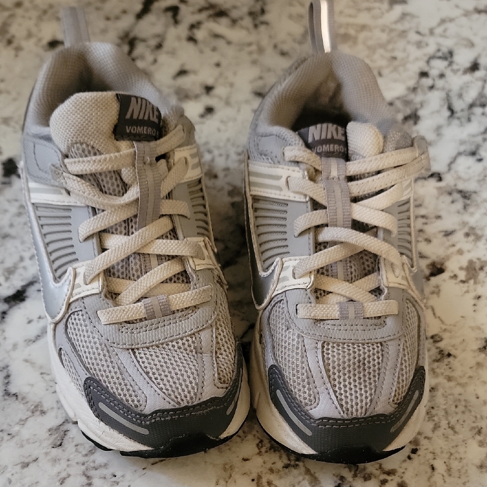 Nike Kids Vomero Sneakers - Gray and White